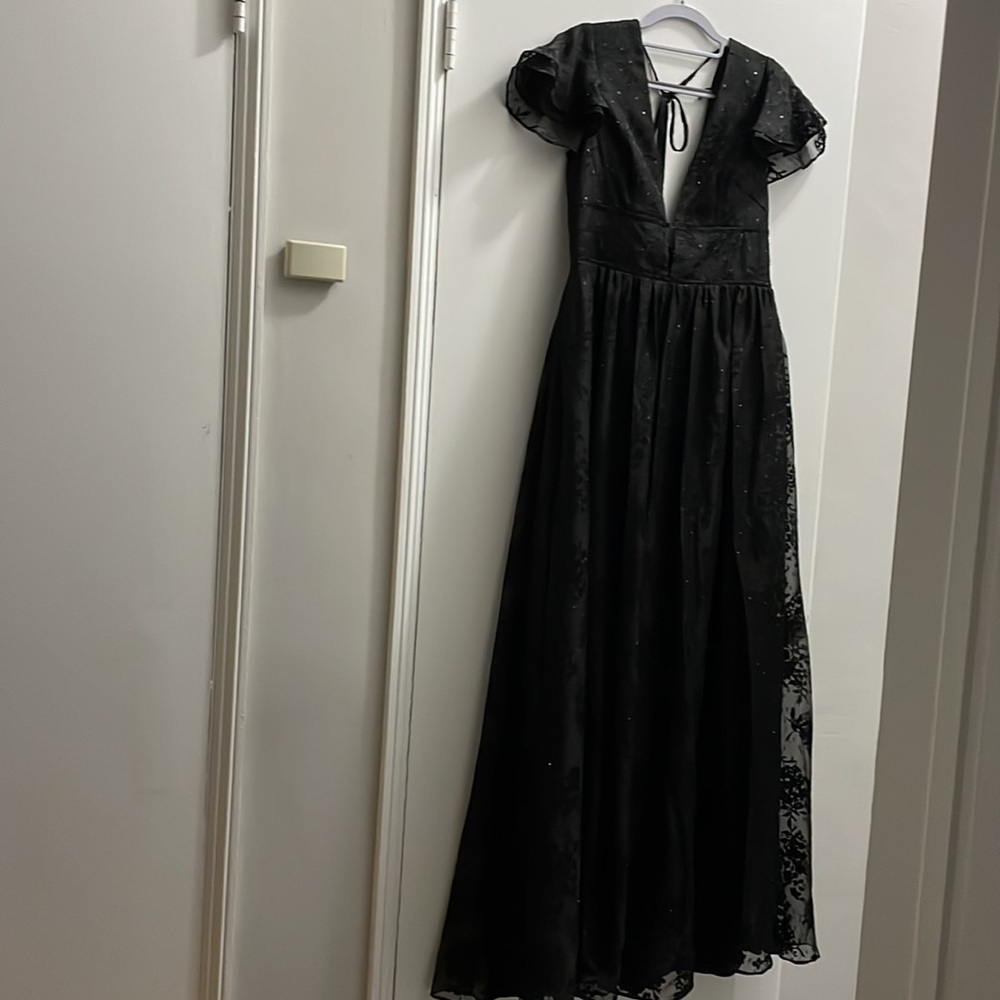 Aidan Mattox vneck maxi with flutter sleeve black gown